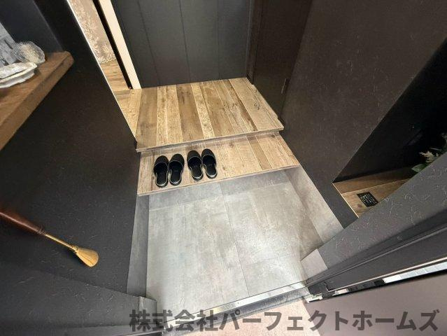田口1丁目リノベ戸建の玄関|落ち着いた玄関です
