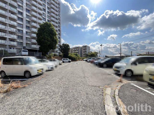 ビレッジハウス泉北栂タワーの駐車場