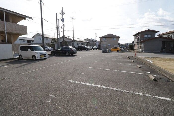 エスポワール下轡田の駐車場
