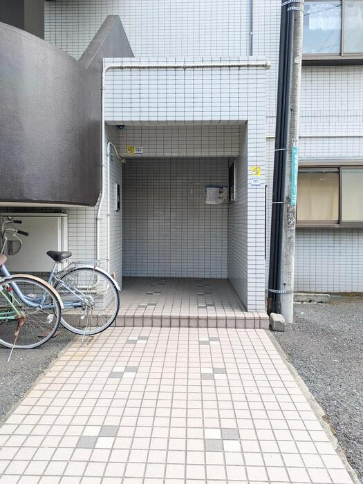 クリスタルハイツ相模台のエントランス