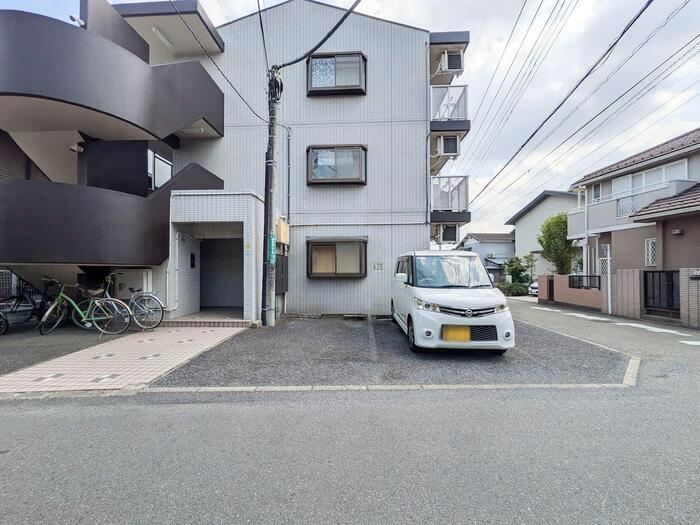 クリスタルハイツ相模台の駐車場