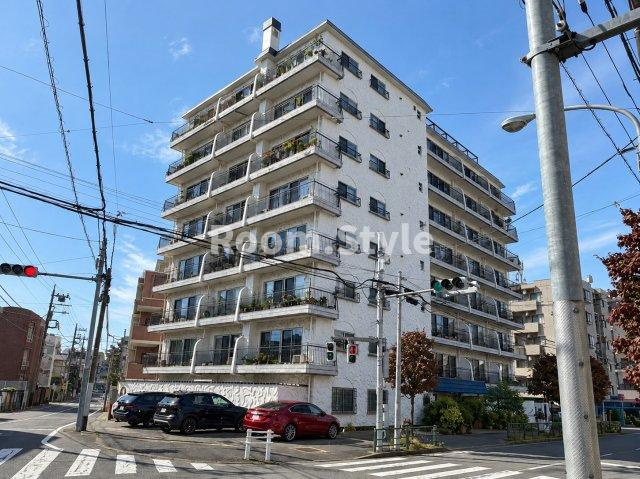 秀和祐天寺レジデンスの外観|※家具は参考配置図となります。
空室のためご都合に合わせてご内覧できます
お問合せはお電話でもお受付しております。
03-6450-5211