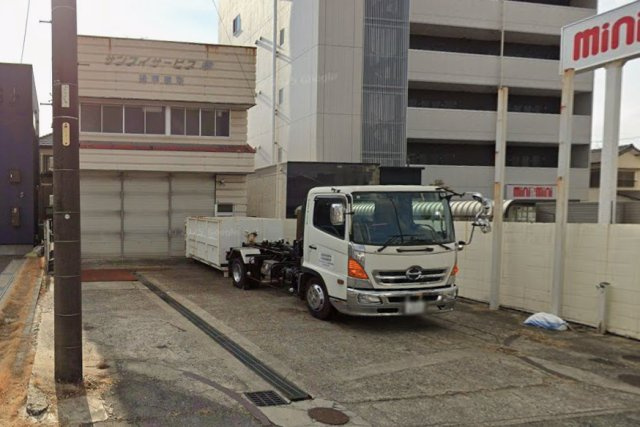 母呂後町倉庫付き事務所の外観