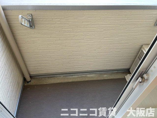 大阪市西淀川区姫島１丁目のアパートのバルコニー