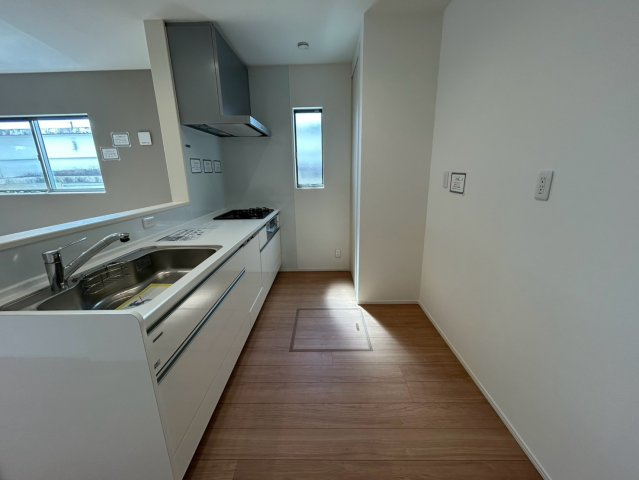 糸満市大里　１号棟　築浅戸建のキッチン|キッチン