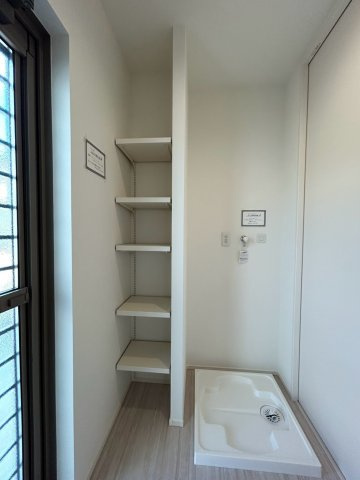 糸満市大里　１号棟　築浅戸建の収納|室内洗濯機置き場
