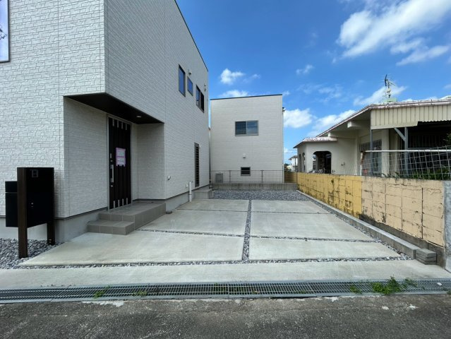 糸満市大里　１号棟　築浅戸建の駐車場|駐車スペース2台
