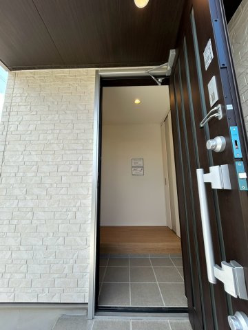 糸満市大里　１号棟　築浅戸建の玄関|玄関