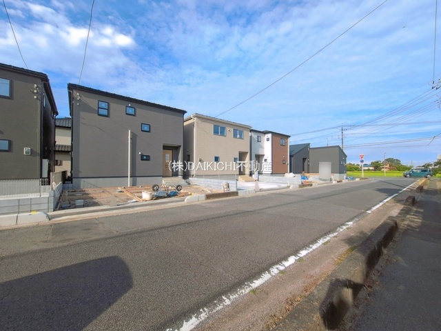 【前面道路含む現地写真】 | 加須市三俣1丁目　Livele Garden.S　新築戸建　全5棟　4号棟