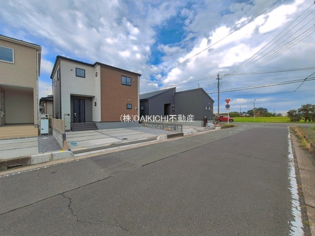 【前面道路含む現地写真】 | 加須市三俣1丁目　Livele Garden.S　新築戸建　全5棟　2号棟