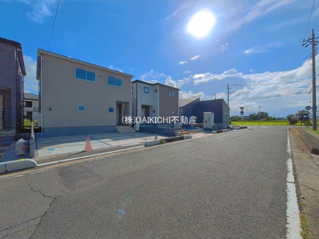 【前面道路含む現地写真】 | 加須市三俣1丁目　Livele Garden.S　新築戸建　全5棟　3号棟