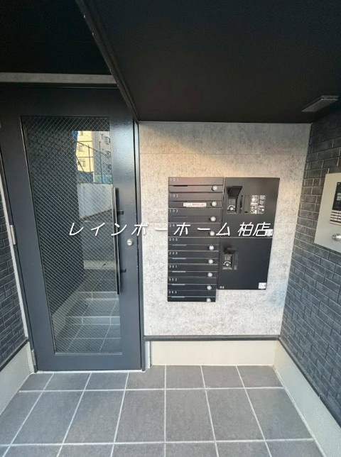 特典：仲介手数料が50％OFFです‼のエントランス|オートロックがあります