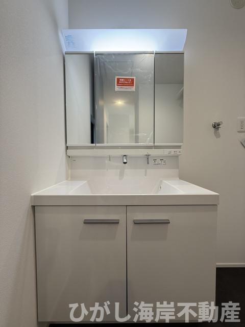茅ヶ崎市西久保　新築戸建　全４棟の独立洗面台|三面鏡化粧台