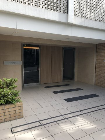 ラグディア麻布十番のエントランス