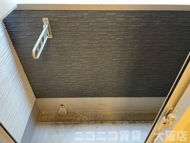 大阪市平野区平野市町２丁目のアパートのバルコニー