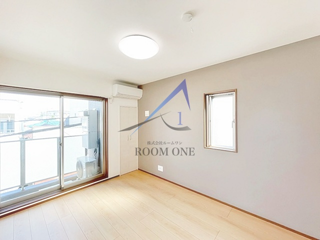ロイヤルレジデンス の居間・リビング|洋室のお部屋です。