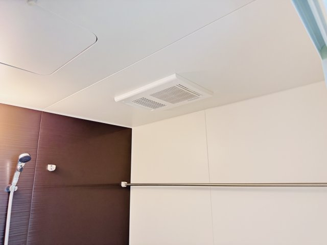 柏市柏新築戸建【高田小学校：7分】の冷暖房・空調設備|雨の日も安心の浴室乾燥機つき