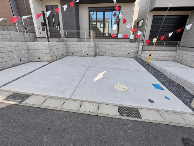 柏市柏新築戸建【高田小学校：7分】の駐車場|2号棟駐車スペース・並列2台駐車可