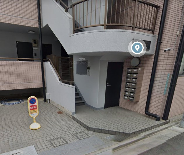 中野区中野３丁目の賃貸マンションのエントランス