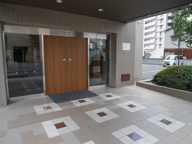 サーパス鹿田のエントランス