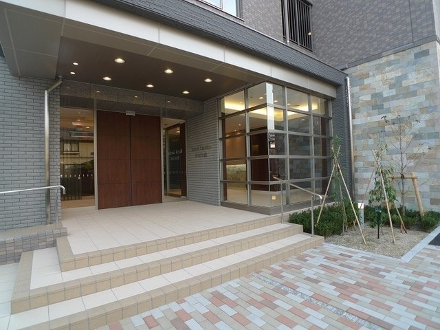 ロイヤルガーデン野田公園のエントランス