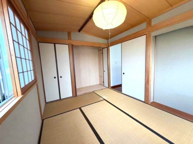 山本南1丁目の和室|たっぷりの陽射しを確保する2面採光です
