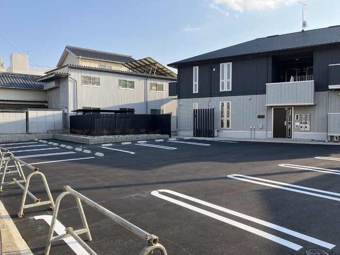コンフォート椛 の駐車場