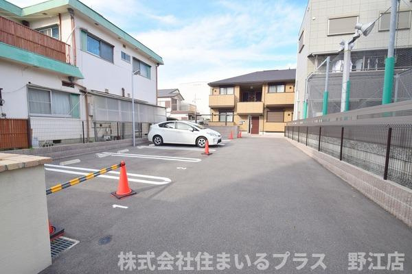 ベルデュールⅡの駐車場