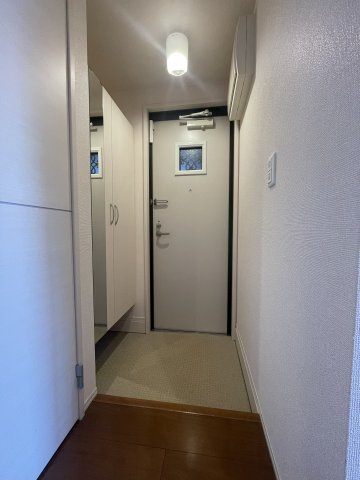ライジングサン西宮 B棟の玄関