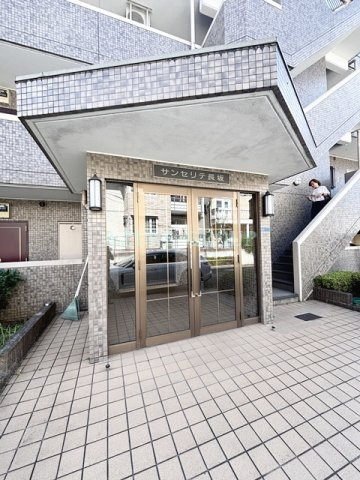 サンセリテ長坂のエントランス