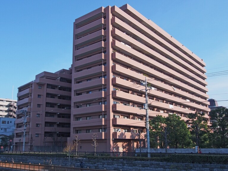 コスモ西大島グランステージの外観|「西大島」駅徒歩１０分！平成８年築の耐震基準適合マンション、コスモ西大島グランステージは即日現地案内可能となっておりますので、お気軽にお問い合わせください！