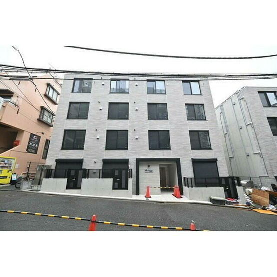 【外観】 | アバンティア西新宿Ⅰ | 鉄筋コンクリート造のがっちりとした建物。