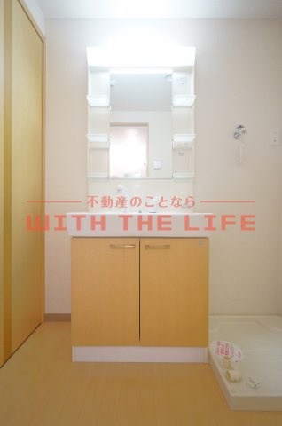 ウィズメゾンハーモニア【キャッシュバック対象物件】の独立洗面台|朝の支度にも助かる、独立の洗髪洗面化粧台