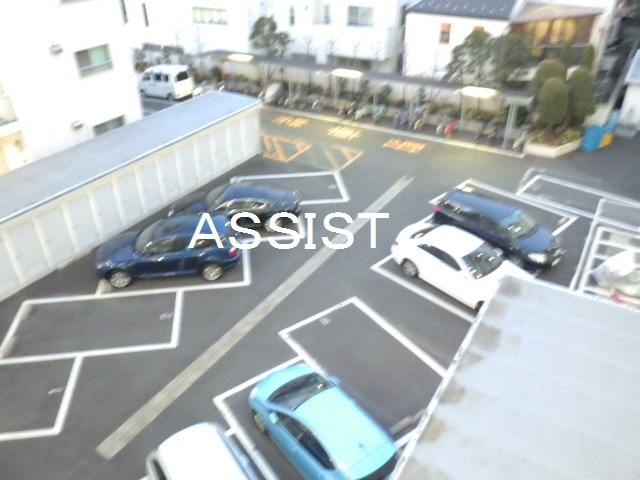 パシフィックニュー中野の駐車場