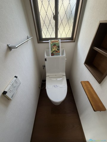 厚木市愛名　中古戸建のトイレ