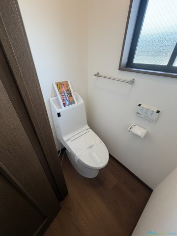 厚木市愛名　中古戸建のトイレ