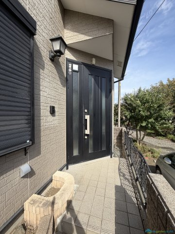 厚木市愛名　中古戸建の玄関