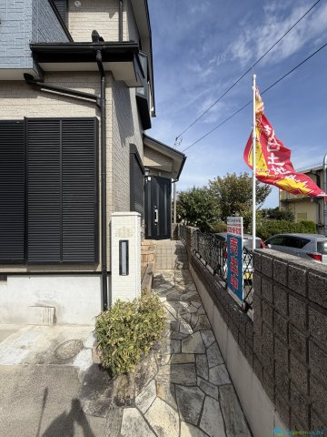 厚木市愛名　中古戸建の玄関