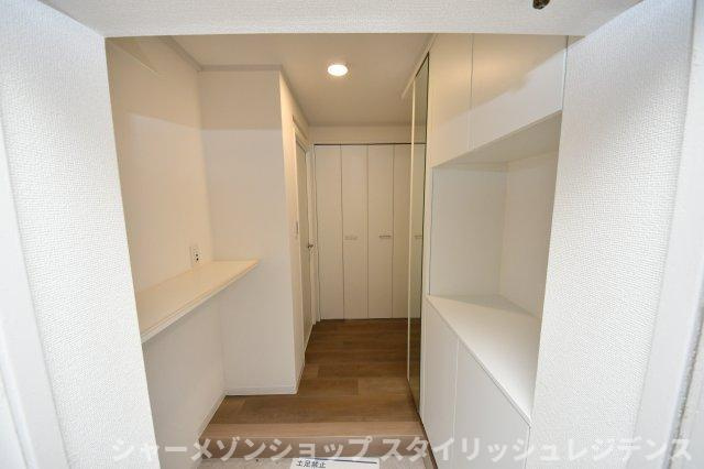 グリーンマンションの玄関