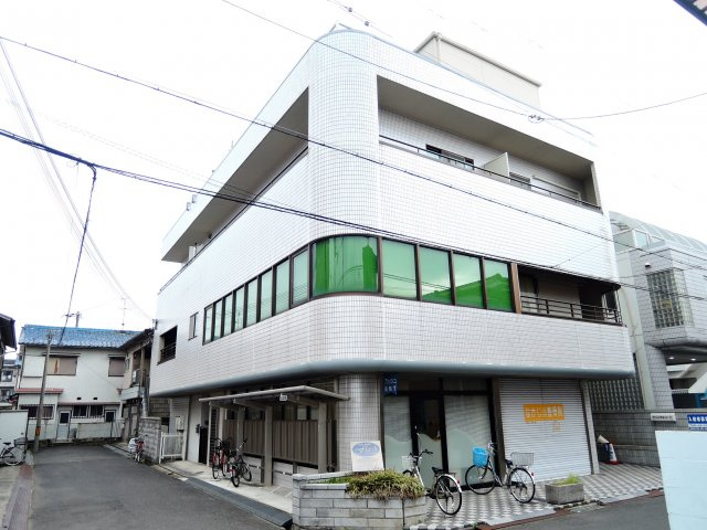 クリスタルコートの外観