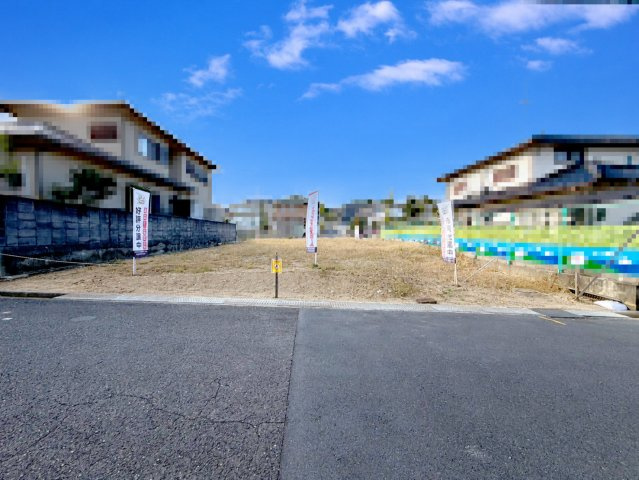 【土地図】 | 大阪狭山市大野台3丁目　建築条件無し売土地♪ | 【現地写真】
276.47㎡約83.63坪の広々とした土地♪
前面道路約4m！
理想の住まいを自由に叶えられる建築条件無し売り土地♪