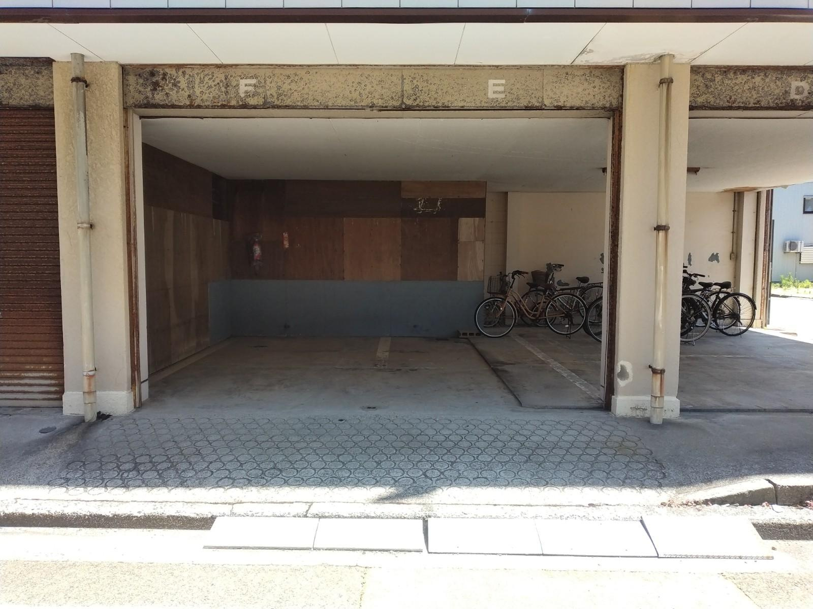 コーポ湊町の駐車場|３台空きあり！