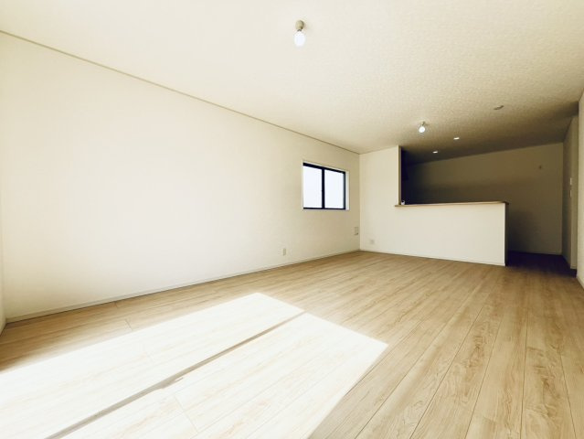 【Cradle Garden】　筑西市二木成　第２　全4邸の居間・リビング|〇１号棟　リビング〇
LDK18帖とゆったりとした空間をご家族で楽しめます♪
2026年10月撮影