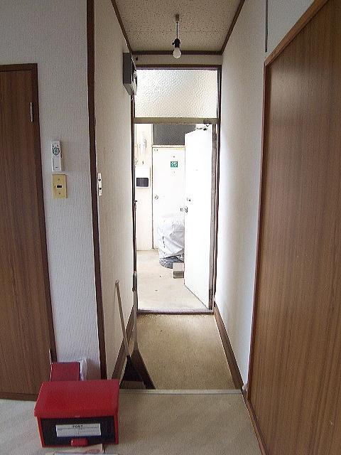 コーポ旭日ヶ丘の玄関