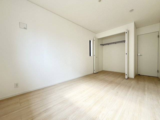 【Cradle Garden】　筑西市二木成　第２　全4邸の洋室|〇４号棟　洋室　7.2帖〇
各居室に収納付きで住みやすさにこだわっています！
2026年10月撮影
