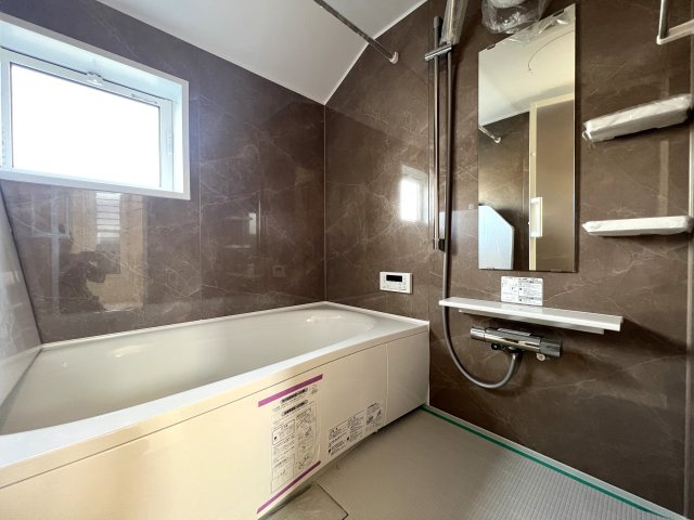 住み心地でいったら１００点満点なのでは！？間取りやデザインがちょっとずつ違う全７棟！選べるのは早い者勝ち☆写真は２階リビングに畳のロフト◎めちゃめちゃイケてる～！【旭区下川井町】新築戸建の浴室|日々の疲れを癒すお風呂付です