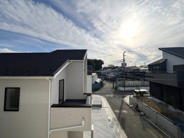住み心地でいったら１００点満点なのでは！？間取りやデザインがちょっとずつ違う全７棟！選べるのは早い者勝ち☆写真は２階リビングに畳のロフト◎めちゃめちゃイケてる～！【旭区下川井町】新築戸建の展望