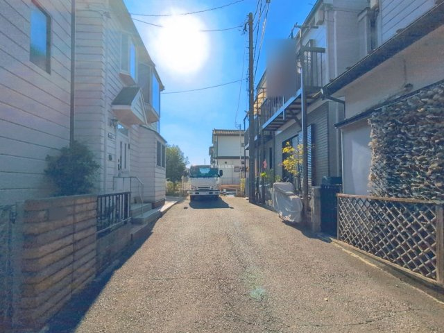 入間郡三芳町大字藤久保の新築一戸建の前面道路含む現地写真|東側約4ｍの前面道路