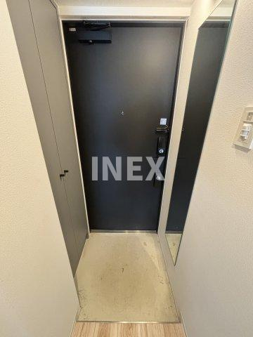 横浜市中区不老町２丁目の賃貸マンションの玄関