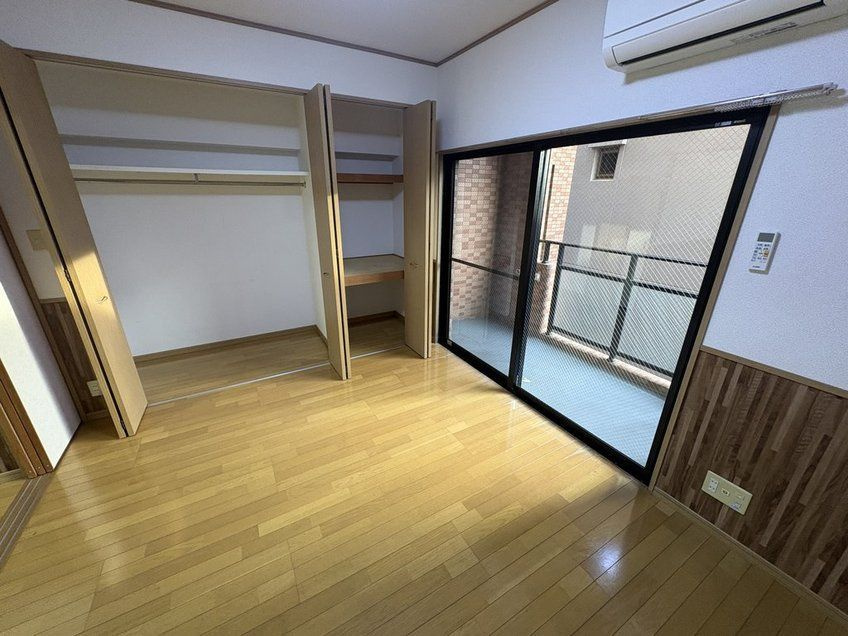 春日市春日原東町４丁目の賃貸マンションの洋室